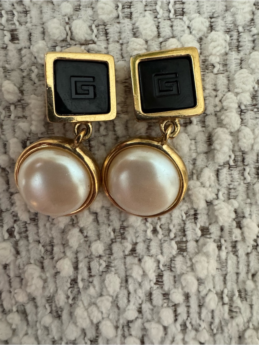 Vintage Givenchy Gold Tone Faux Pearl Drop Earrings Black Enamel Statement - Picture 11 of 11